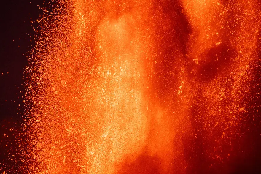 CADDELERİ KÜLLE KAPLADI 1