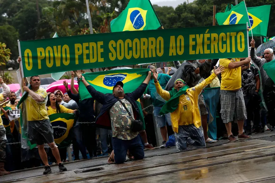 Brezilya'da Bolsonaro destekçilerinden orduya müdahale çağrısı 5