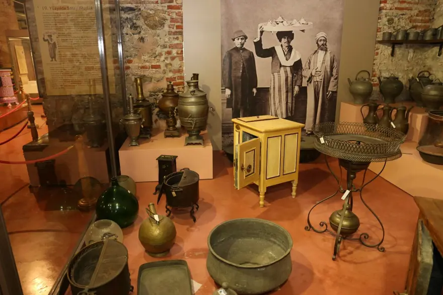 Osmanlı Saray Mutfağı'nın ilk buzdolabı Dolmabahçe Sarayı Müzesi'nde sergileniyor 1