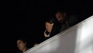 3 katlı apartmanda yangın paniği: Binadakiler çatıya çıktı