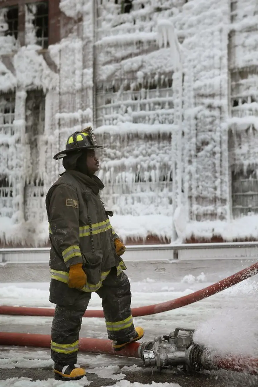 İtfaiyenin buzla mücadelesi 40