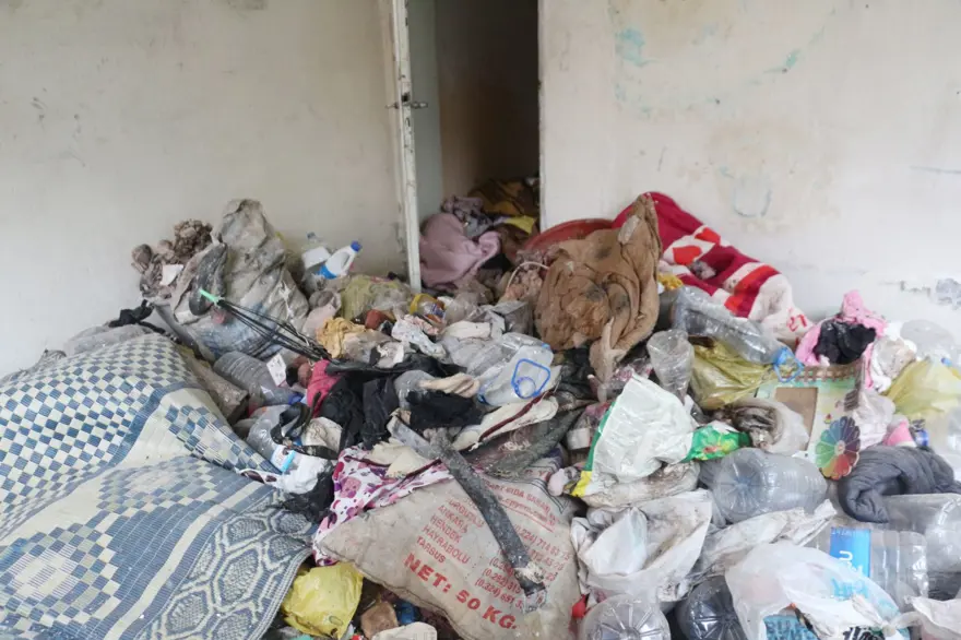 Kiracısını mahkeme kararıyla çıkardı: Şoke eden manzarayla karşılaştı 5