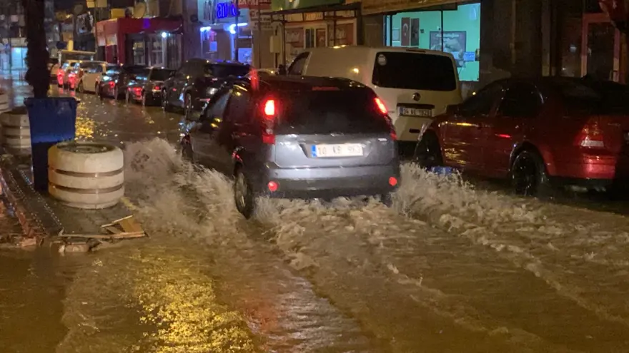 BALIKESİR'DE SAĞANAK VE LODOS ETKİLİ OLDU 15 BALIKESİR'DE SAĞANAK VE LODOS ETKİLİ OLDU 15