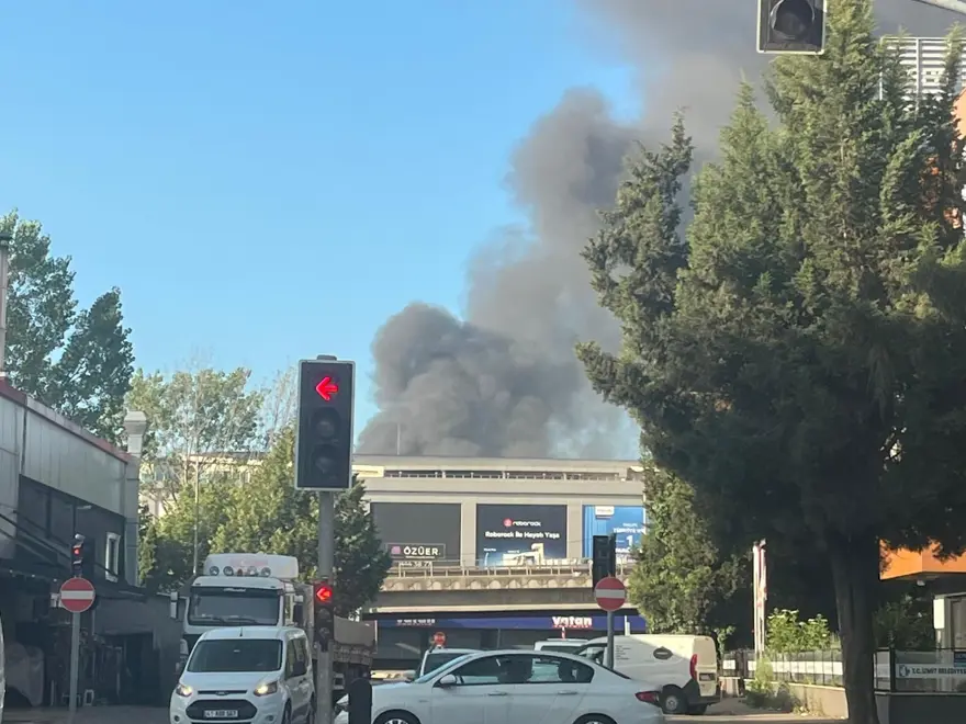 Kocaeli'de geri dönüşüm tesisinde yangın 3