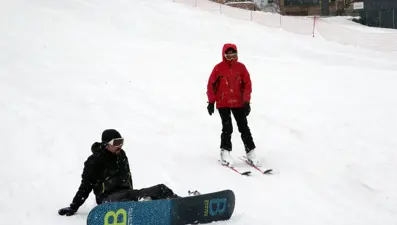 İtalya’da dağda mahsur kalan 3 kayakçı helikopterle kurtarıldı