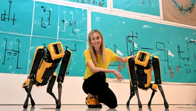 Roboköpek ressam oldu: 40 bin dolarlık tablo satışı