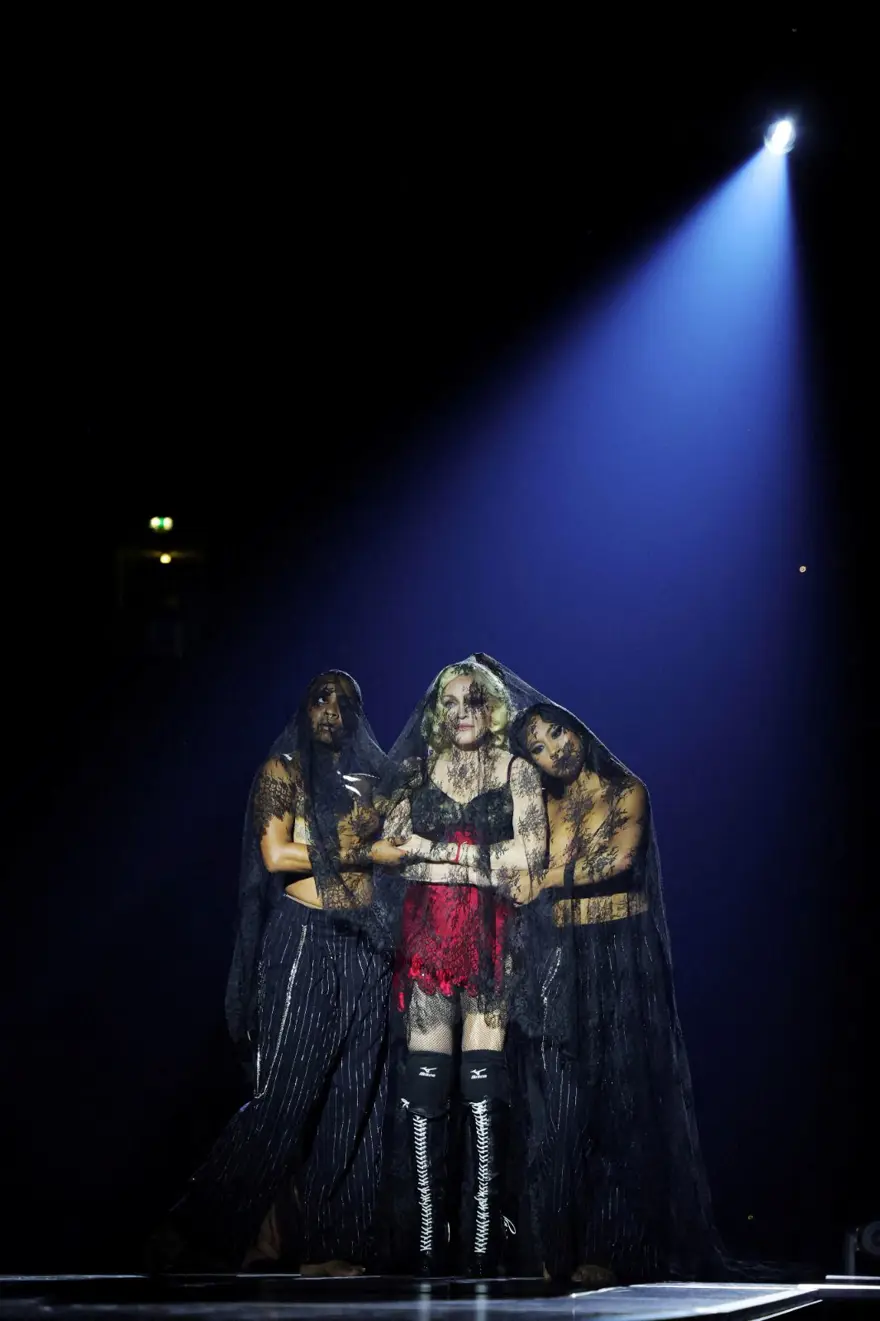 Madonna ertelenen dünya turnesine başladı: Çocuklarım daima beni kurtarıyor 2