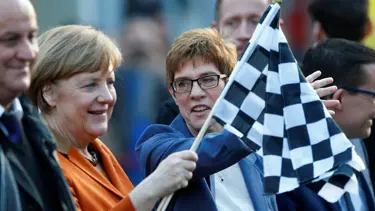 Almanya'da eyalet seçimlerini Merkel kazandı