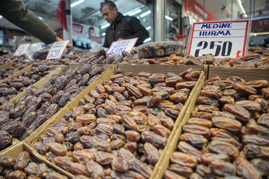 Ramazan'ın vazgeçilmezi 15 çeşidiyle tezgahta: Yoğun talep var 1 Ramazan'ın vazgeçilmezi 15 çeşidiyle tezgahta: Yoğun talep var 1