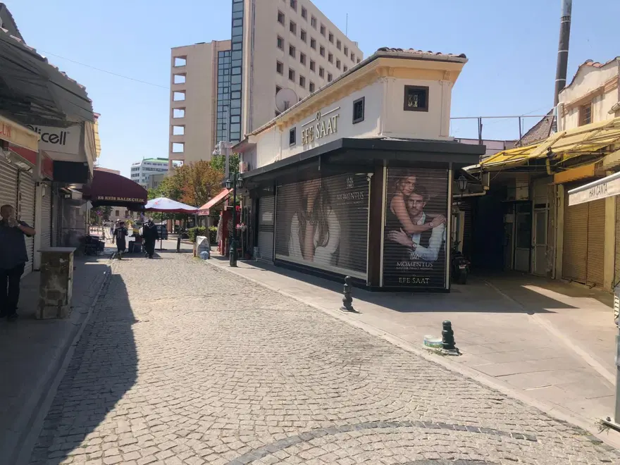 Aşırı sıcaklar dışarı çıkmaya engel oldu: Kent merkezi bomboş kaldı 4 Aşırı sıcaklar dışarı çıkmaya engel oldu: Kent merkezi bomboş kaldı 4