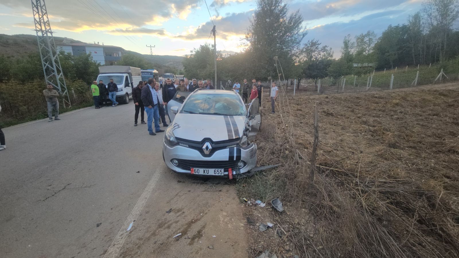 Otomobil ile minibüs çarpıştı: 5 kişi yaralandı