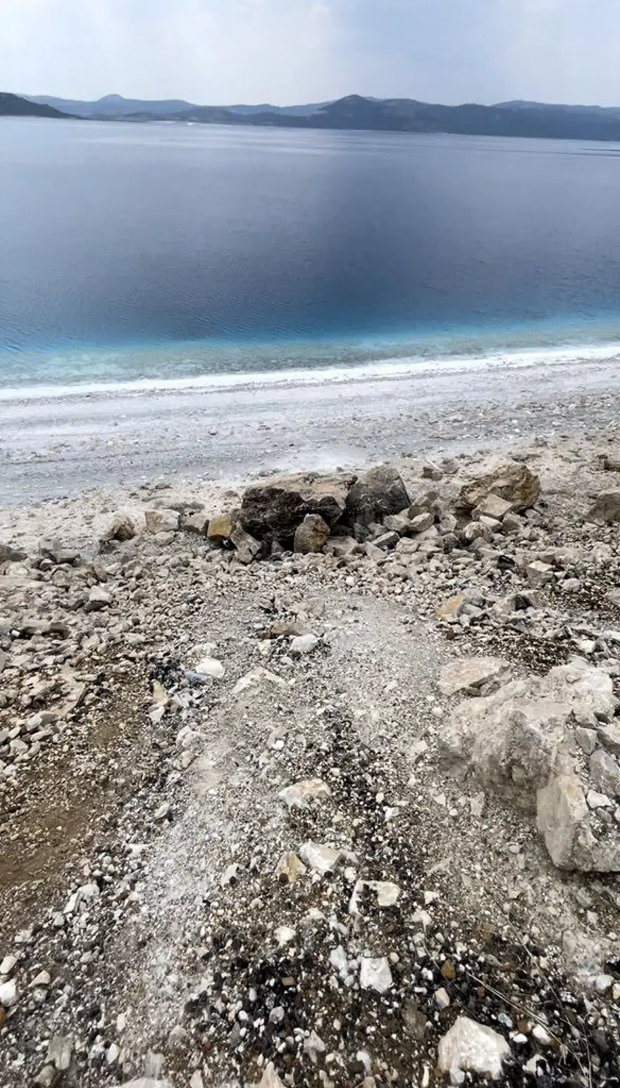 ASFALT ATIKLARI GÖLE DOĞRU ATILMIŞ 1