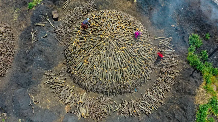 Ekmeklerini mangal kömüründen çıkarıyorlar 20