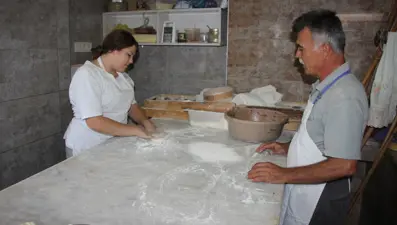 Fırının ateşiyle hayalini yoğuruyor: Gece gündüz çalışıyor