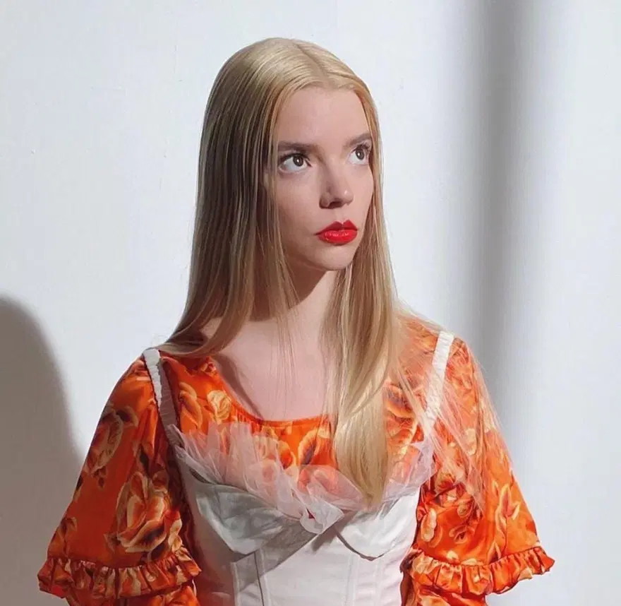 Anya Taylor-Joy üzerinde 2.3 milyon dolar taşıdı (Anya Taylor-Joy kimdir?) 7 Anya Taylor-Joy üzerinde 2.3 milyon dolar taşıdı (Anya Taylor-Joy kimdir?) 7