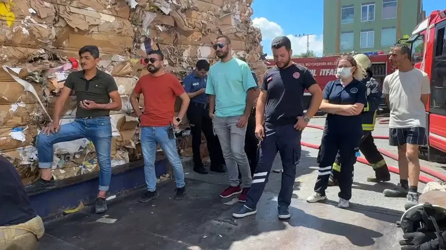 İstanbul'da geri dönüşüm tesisinde yangın 6 İstanbul'da geri dönüşüm tesisinde yangın 6