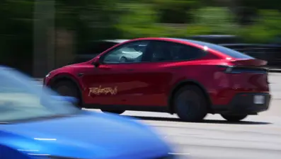 Musk yine hüsrana uğradı, Robotaxi sınıfta kaldı: Hız sınırını aştı, yanlış şeride girdi