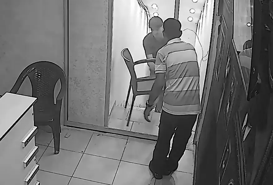 Güneş gözlüğü takıp apart oteli soydular 