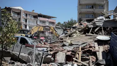 Balıkesir depremi: Yıkılan binanın sahibi tutuklandı
