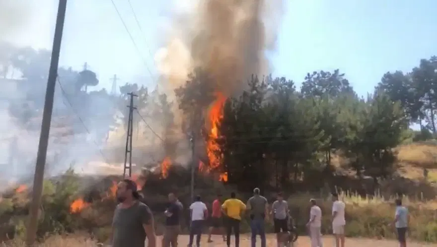 Anamur’da yerleşim yerlerine yakın bölgede orman yangını 