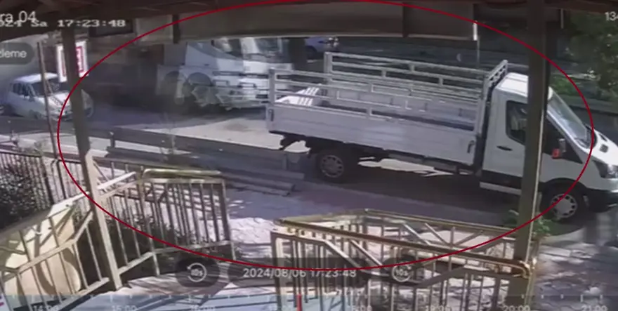 Hatay'da feci kaza: Freni patlayan kamyon 6 araca çarptı 3 Hatay'da feci kaza: Freni patlayan kamyon 6 araca çarptı 3