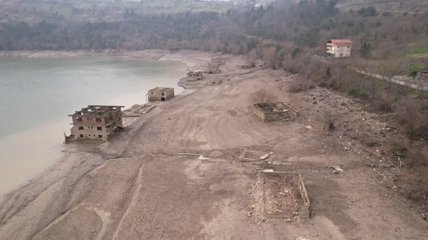 Su çekildi, köy gün yüzüne çıktı! 1 Su çekildi, köy gün yüzüne çıktı! 1