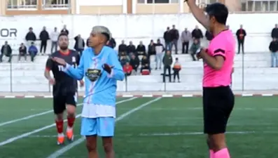 Aynı maçta 9'u futbolcu 12 kişiye kırmızı kart