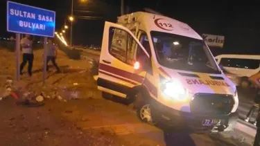 Ambulans ile belediye otobüsü çarpıştı: 3 yaralı