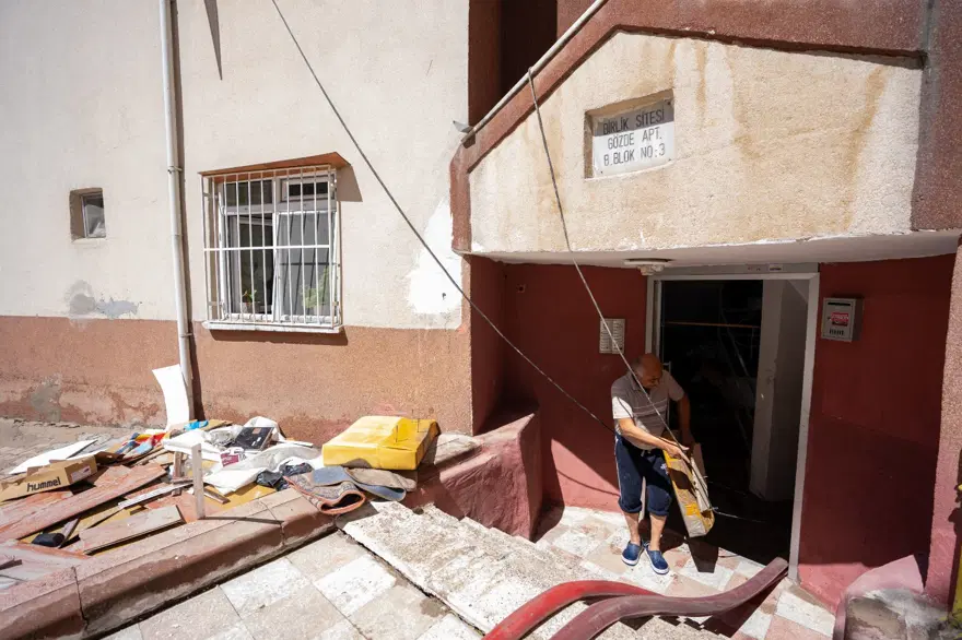 Ankara'da sağanak: Evleri ve iş yerlerini su bastı 11 Ankara'da sağanak: Evleri ve iş yerlerini su bastı 11