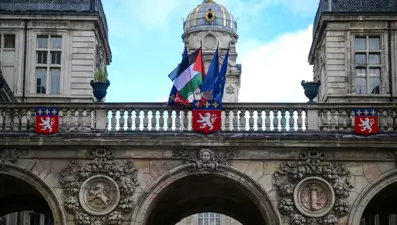 Fransa'da 21 belediyeye Filistin bayrağı asıldı