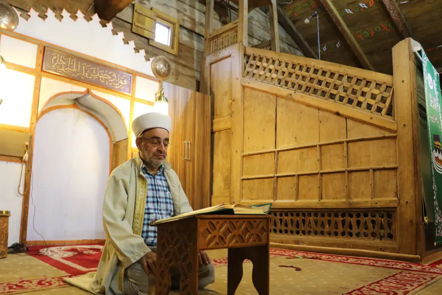 Çivisiz cami, 8 asırdır ayakta 15