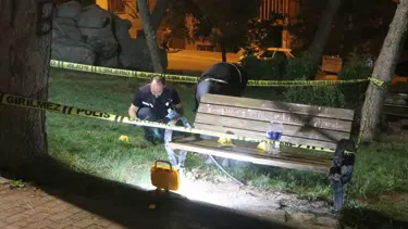 Parkta arkadaş gruplarının kavgası kanlı bitti