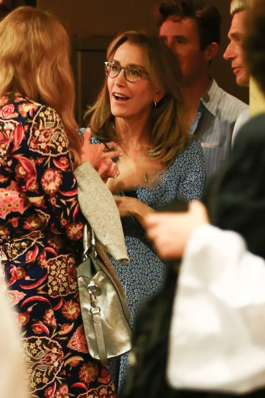 Okul için rüşvet verme suçlamasıyla yargılanan Felicity Huffman kızının mezuniyet töreninde 