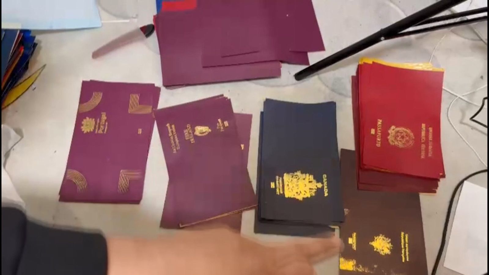 Listede yok yok: Sahte Pasaport, vize, ehliyet, oturum kartı basanlara operasyon