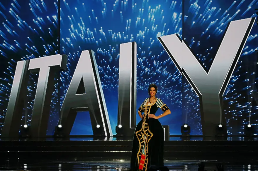 Miss Universe yarışmasında kıyafetler de yarışıyor 11