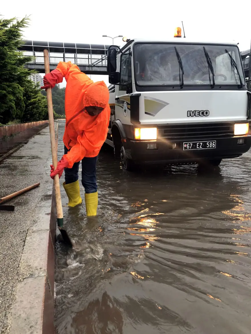 Zonguldak'ta sağanak: Yollar göle döndü 2