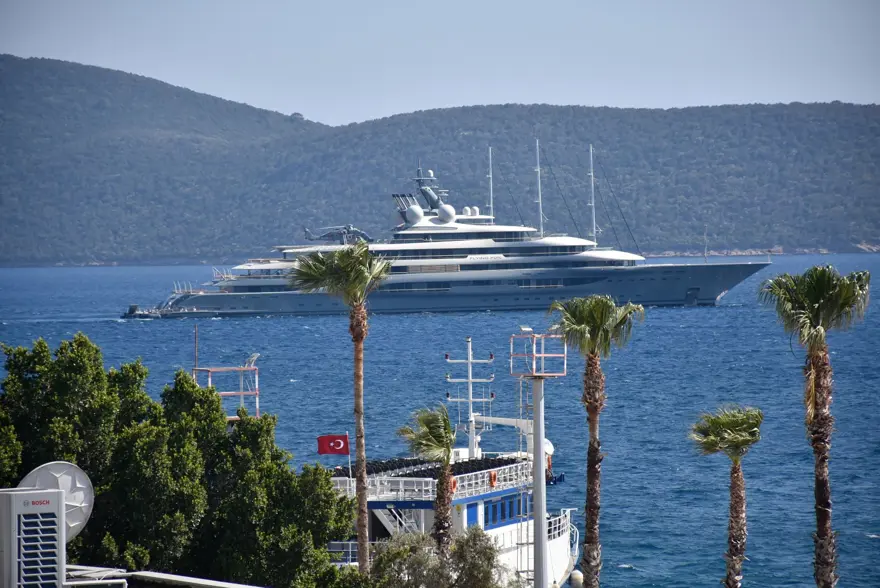 Mega yat "Flying Fox" Bodrum'a demir attı 7