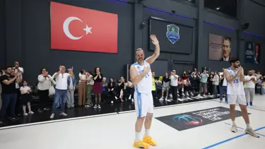 Oğuz Savaş, basketbol kariyerini noktaladı