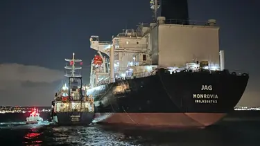 Ahırkapı'da gemiden yakıt sızıntısına müdahale