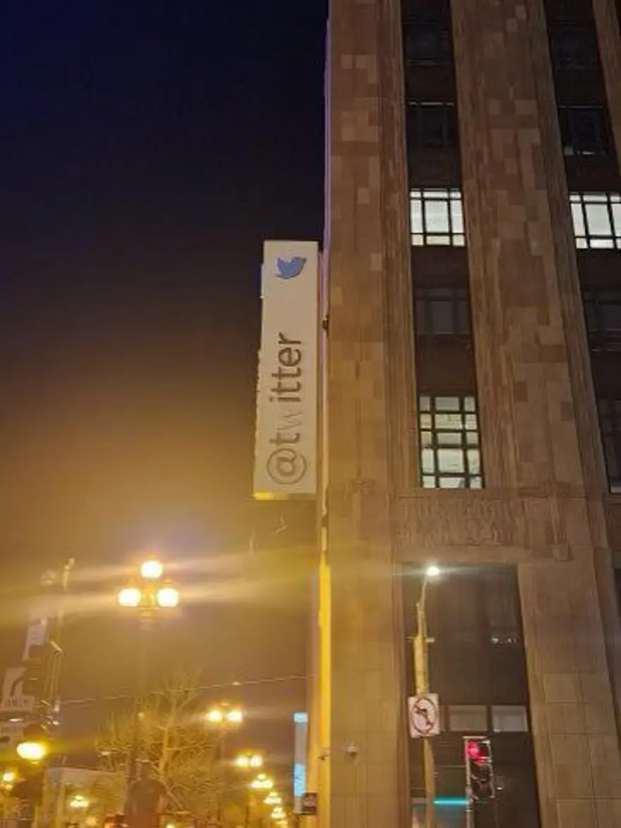 Elon Musk Twitter Genel Merkezi’nin tabelasını değiştirdi: Göğüsçü 4 Elon Musk Twitter Genel Merkezi’nin tabelasını değiştirdi: Göğüsçü 4