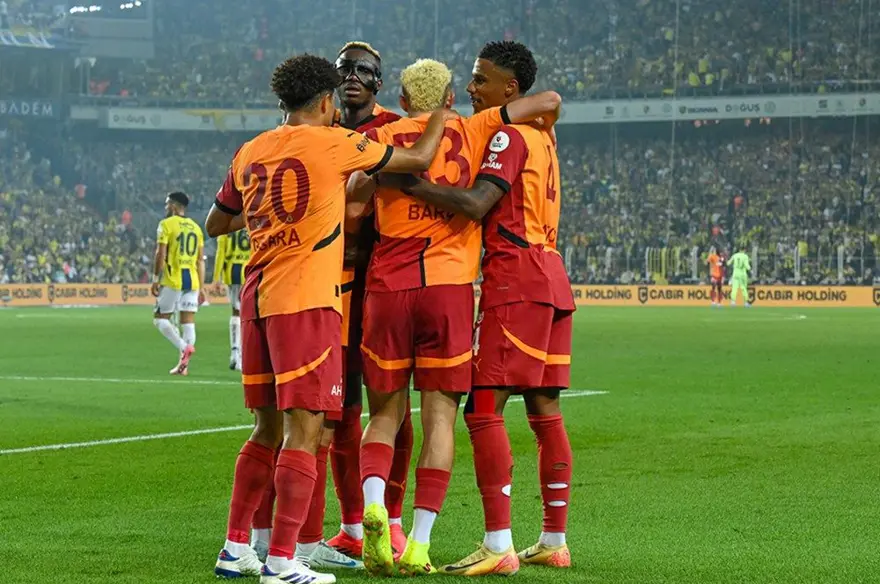 Fenerbahçe Galatasaray derbisi dünya basınında! "Osimhen, Mourinho'yu nakavt etti" 8