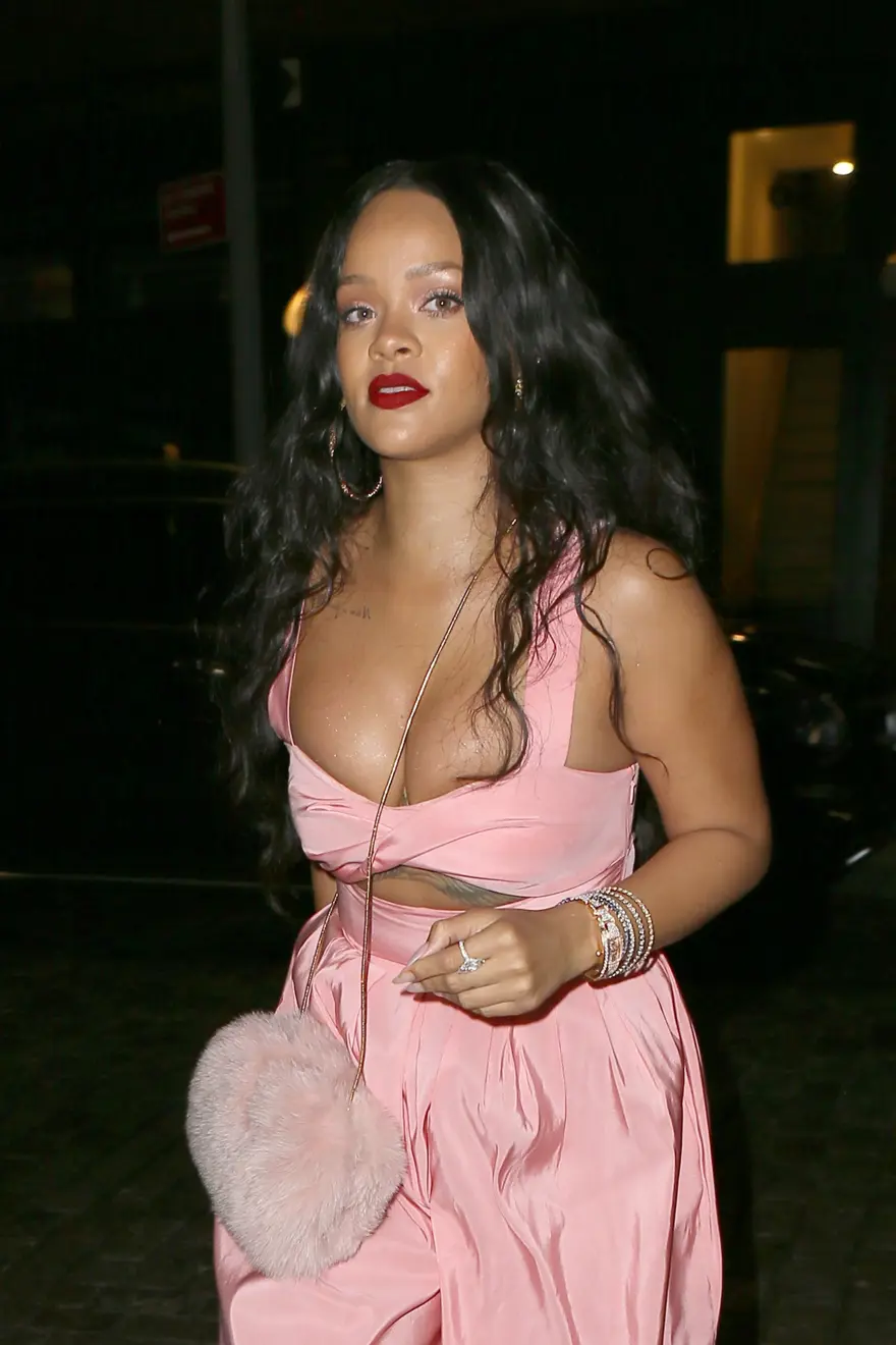 Rihanna’nın pembe stili 