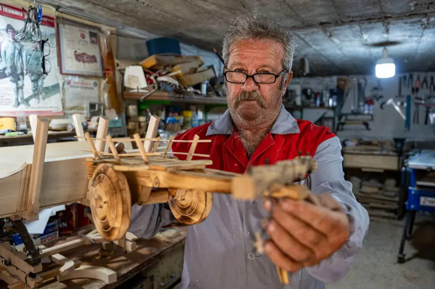 Elveda Rumeli dizisi hayatını değiştirdi! ‘Sütçü Ramiz'in arabasını yaparak başladı, şimdi film yapımcılarına satıyor 8