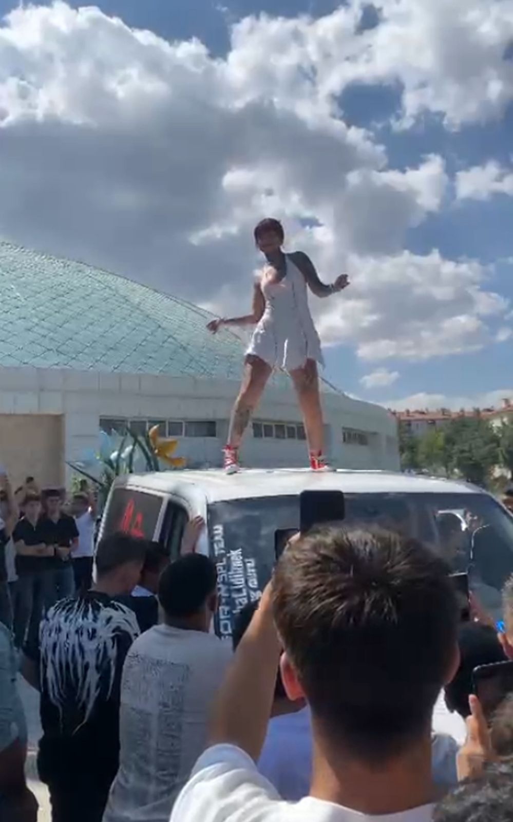 Isparta Valiliği'nden fuardaki dansa soruşturma