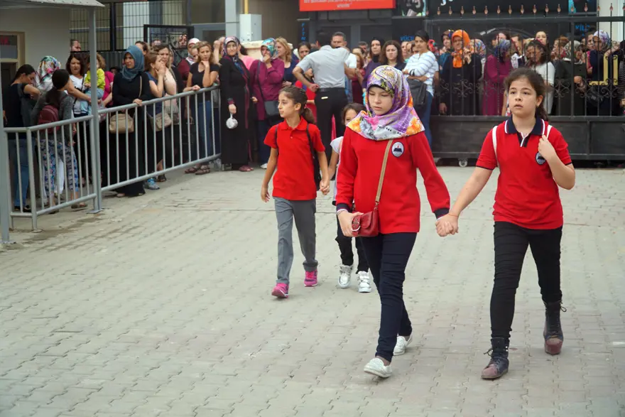 Okullar açıldı (18 milyon öğrenci ders başı yaptı) 29