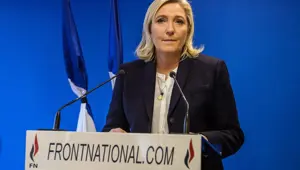 Le Pen'in dokunulmazlığı kaldırıldı Le Pen'in dokunulmazlığı kaldırıldı