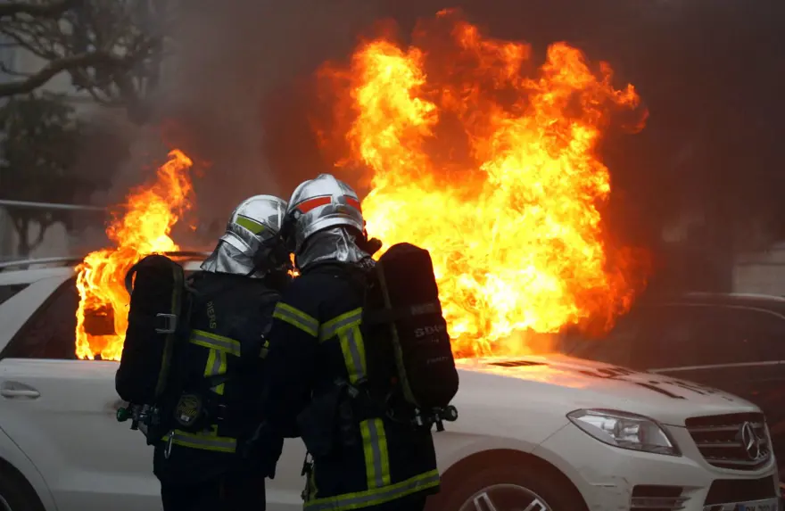 Paris'te 167 sarı yelekli gözaltına alındı 12