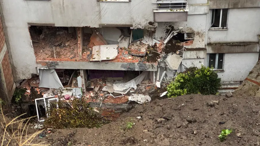Çayeli'de heyelan: 1 ölü, 4 yaralı 7 Çayeli'de heyelan: 1 ölü, 4 yaralı 7
