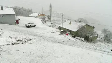 Posof yeniden beyaza büründü