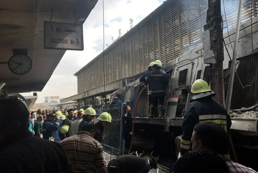 "Mısır'daki tren kazasının nedeni, makinist kavgası" 8